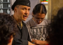 Autogrammanfragen bei Wade Fernandez | Foto: Holger Simmat