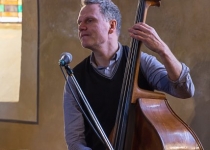 Konzert mit Last Fair Deal - Am Kontrabass Franz Schwarznau | Foto: Holger Simmat